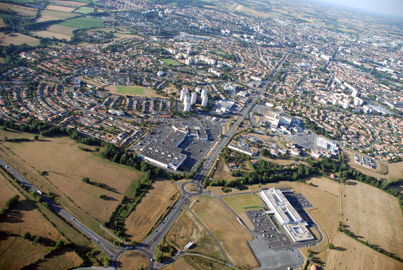 Vue aérienne de la Polyclinique du Parc de Cholet (49)